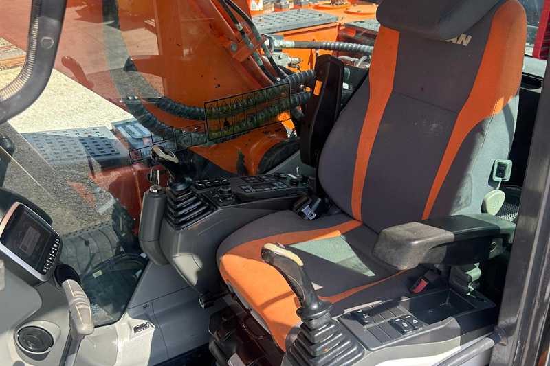 OmecoHub - Immagine DOOSAN DX235NLC